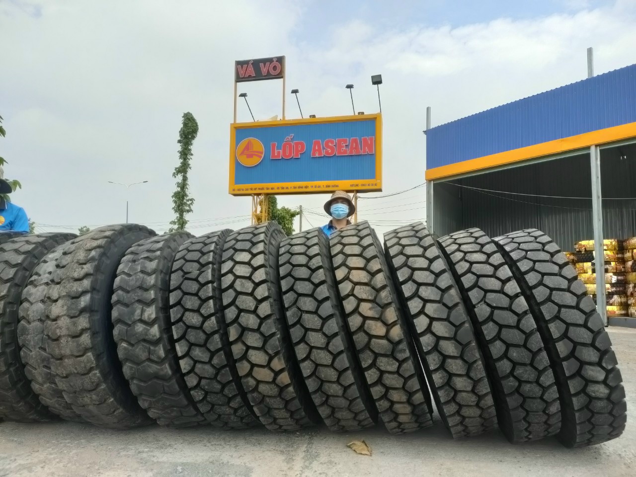 địa chỉ bán lốp xe ben Shacman / Howo uy tín tại TPHCM