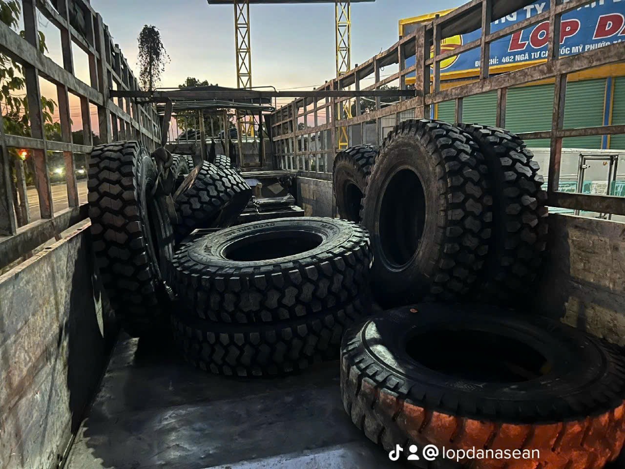Lốp Dán Asean cung cấp lốp dán và lốp mới xe tải uy tín