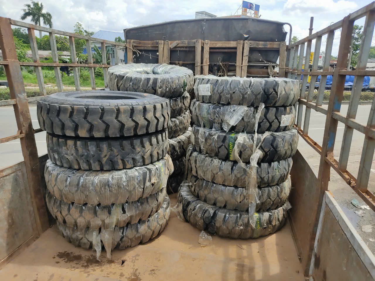 lốp xe tải - container bình dương - tphcm