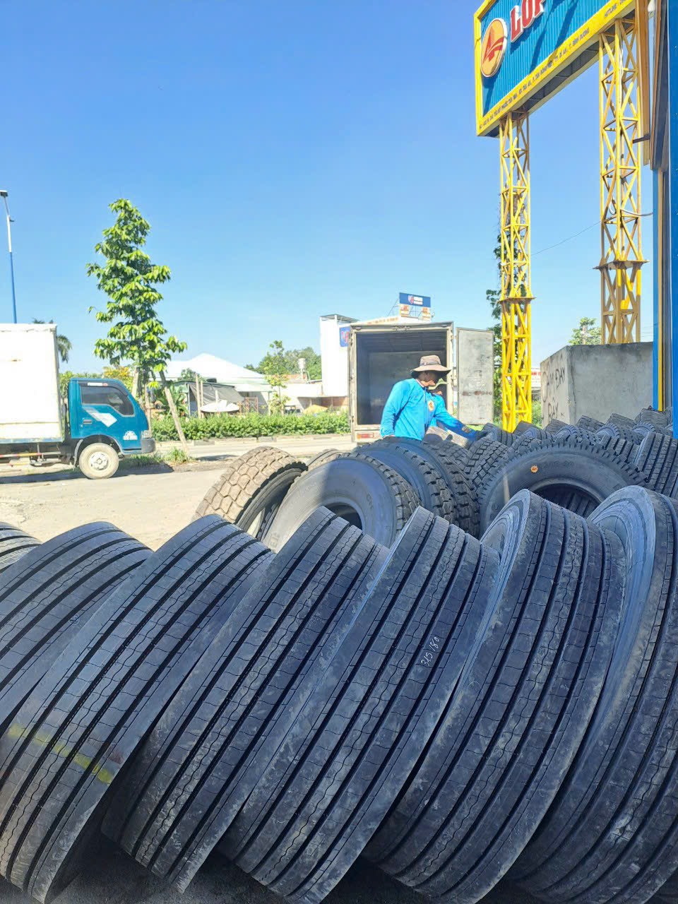 lốp xe tải cũ - mới giá rẻ tại Bình Dương
