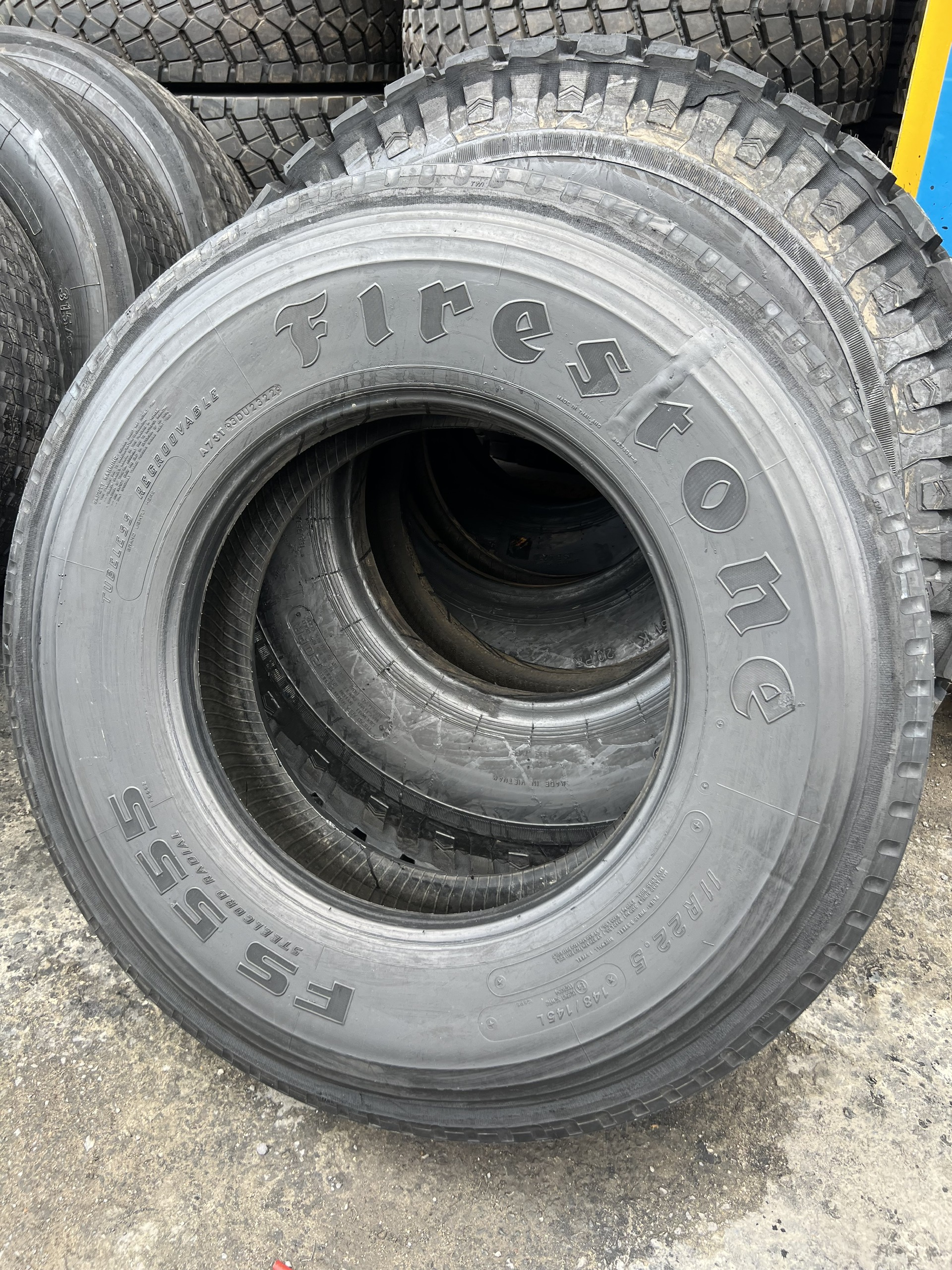 lốp dán 11R22.5 trung chuyển