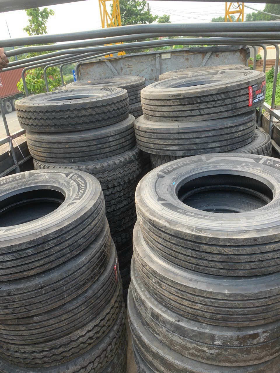 Có nên mua lốp xe ô tô cũ hay không?