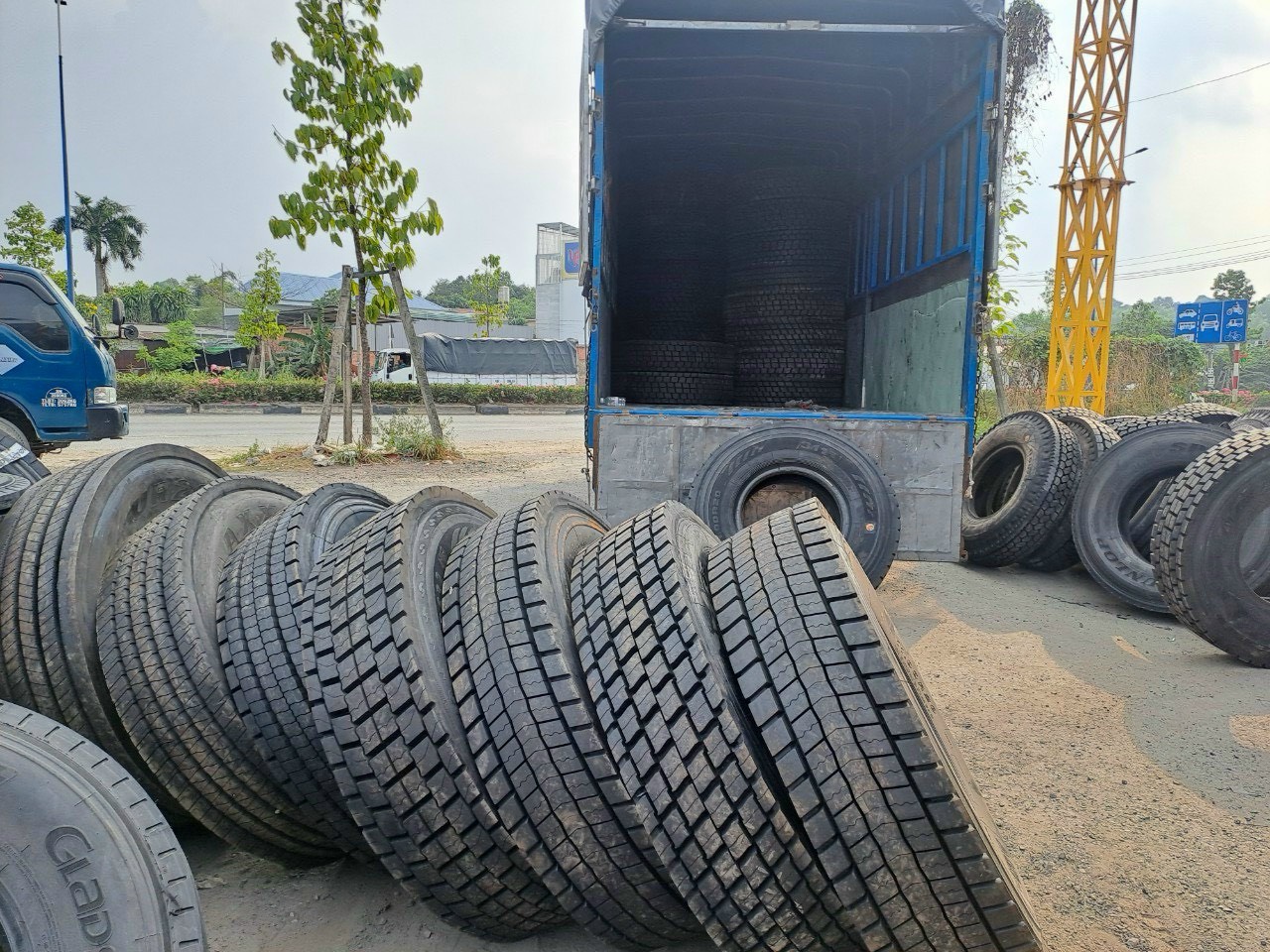lốp dán giá rẻ