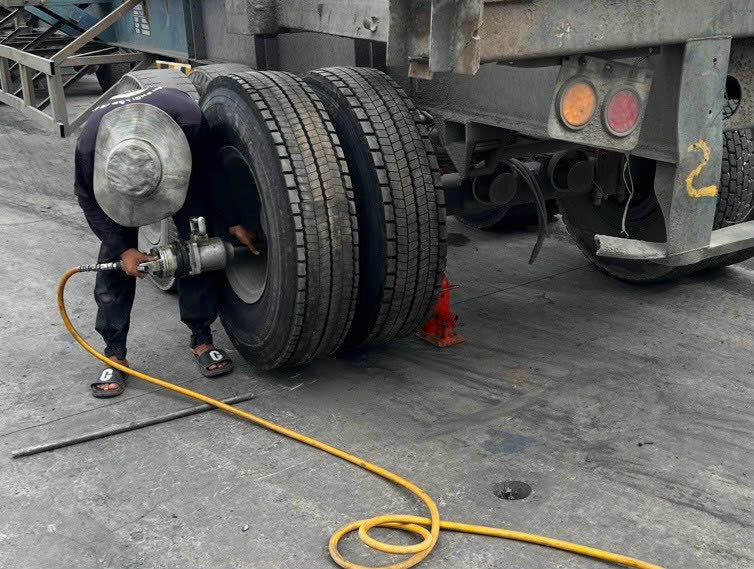 vá vỏ - thay vỏ lưu động tại Bình Dương - TPHCM