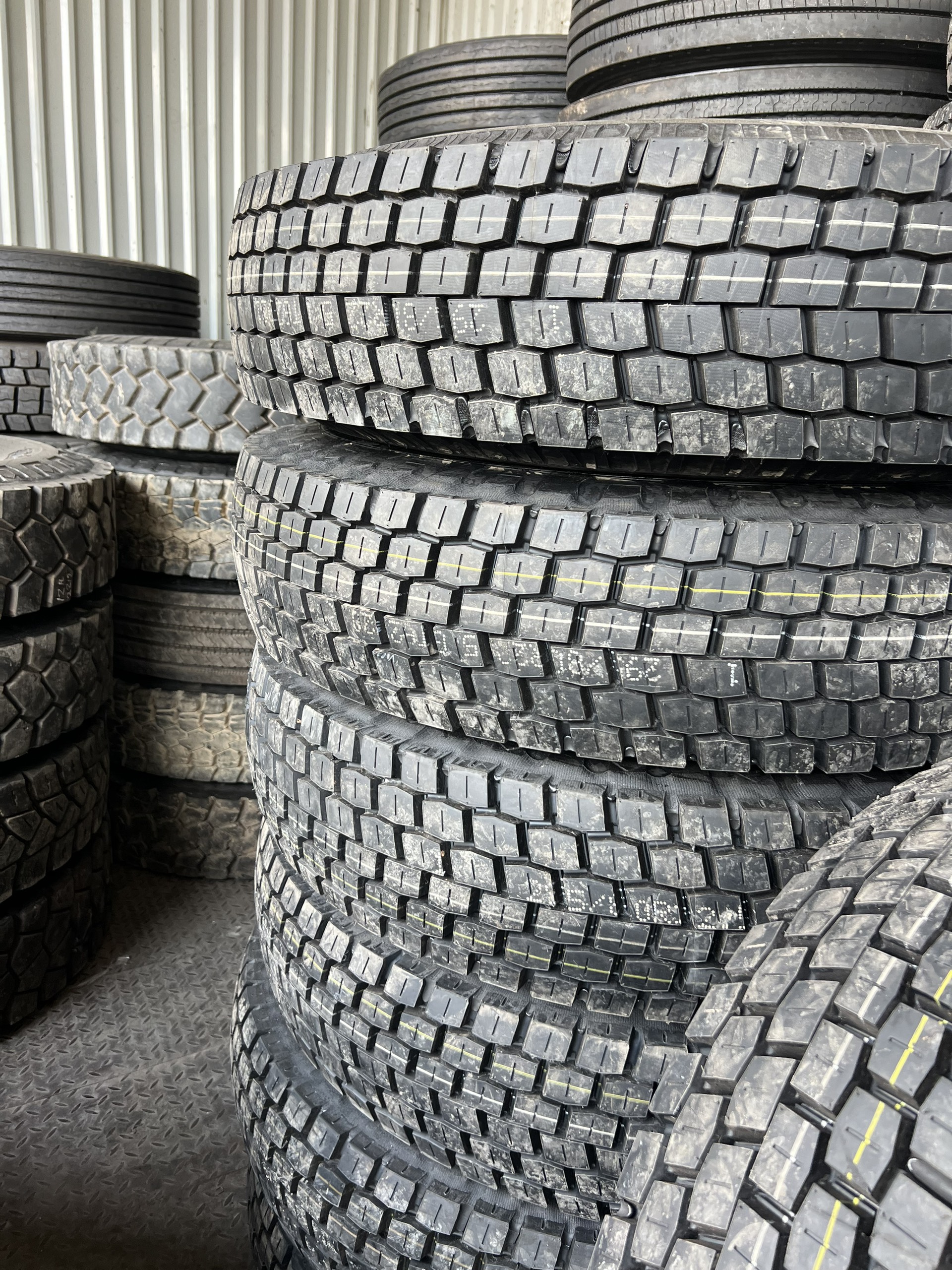 lốp xe tải - container bình dương - tphcm