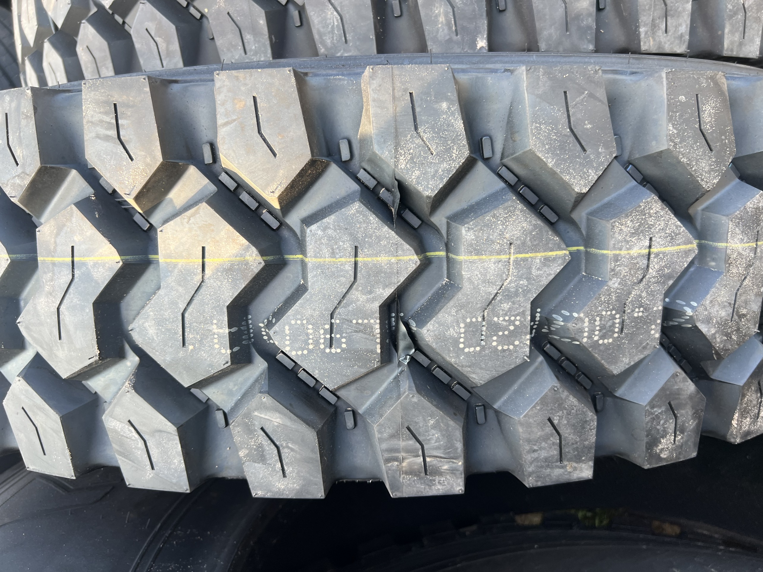 cung cấp lốp xe tải đường núi giá rẻ