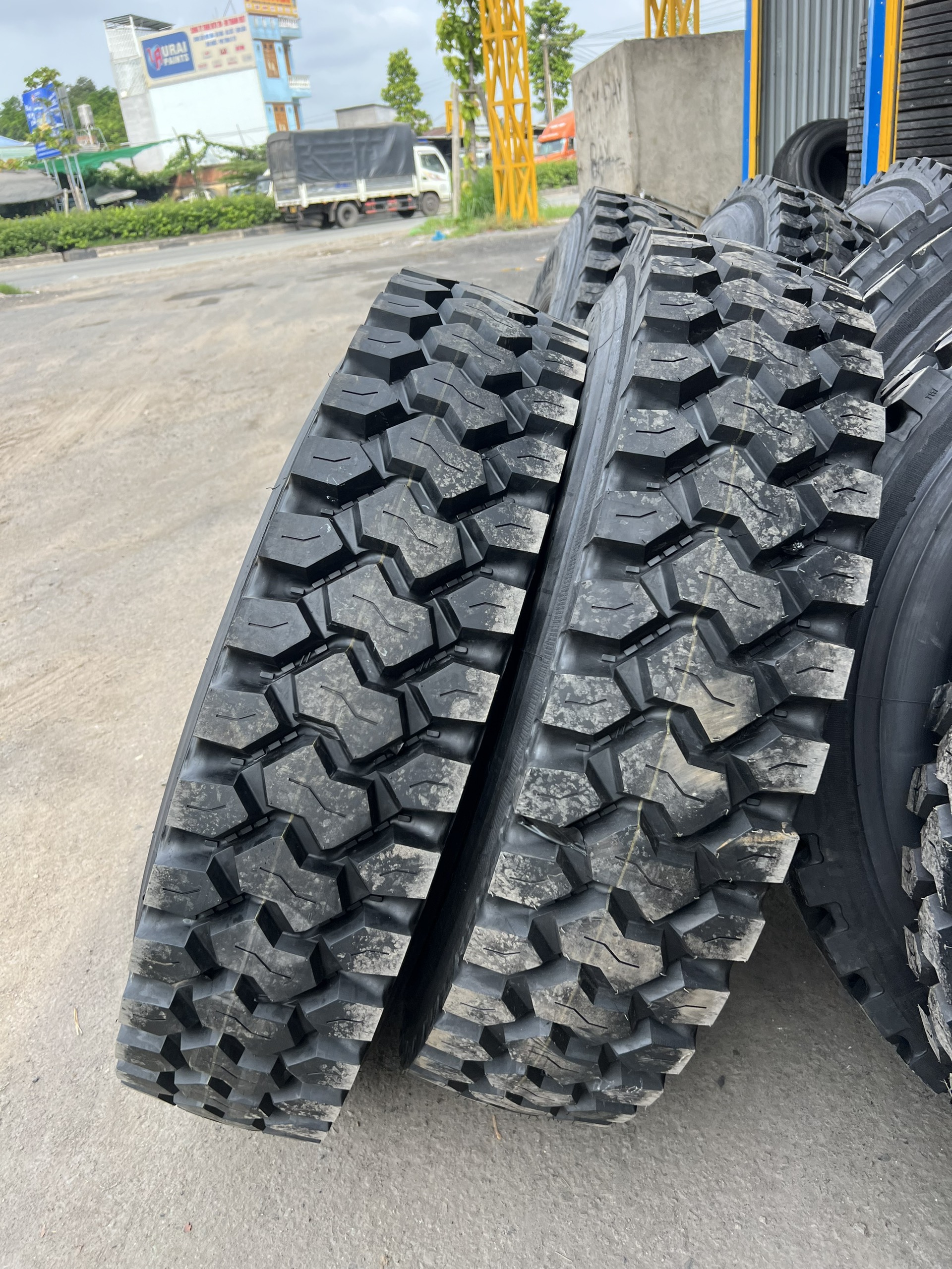 cung cấp lốp xe tải đường núi giá rẻ