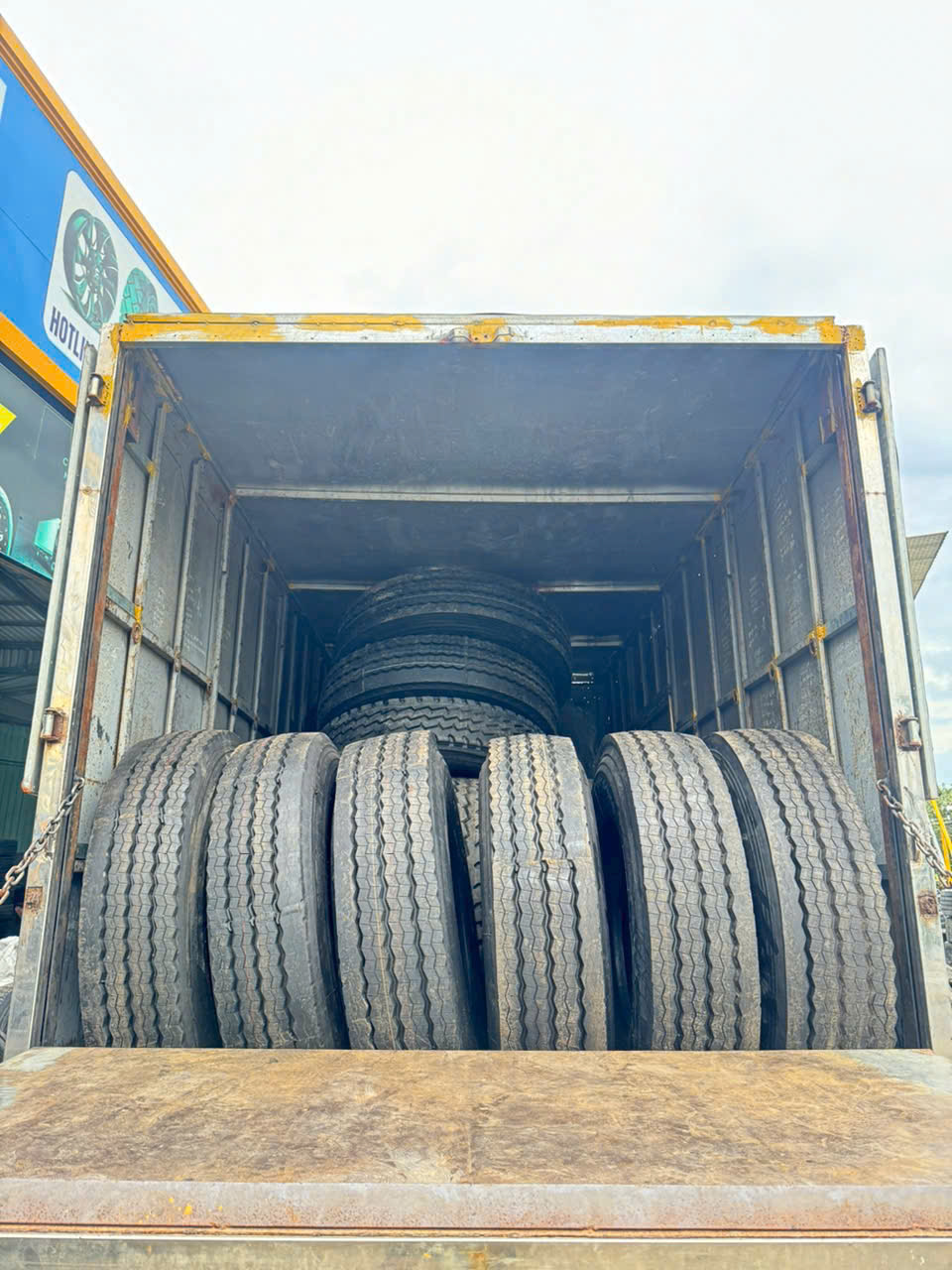 gia công lốp dán giá rẻ uy tín