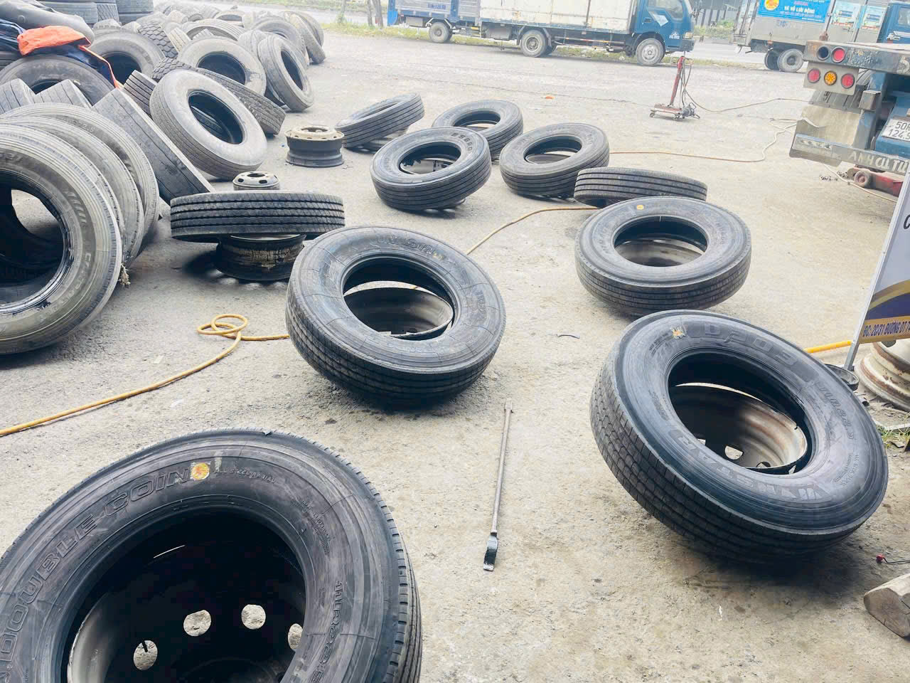 đại lý lốp xe ben chạy công trình tại Bình Dương - TPHCM