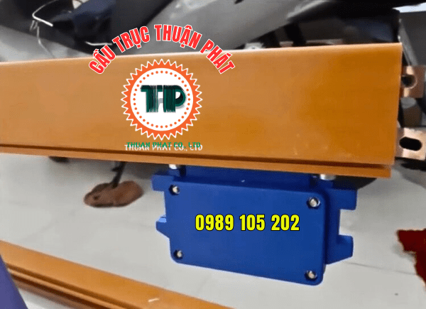 Chổi điện hộp kín 4P100A Chổi điện hộp kín 4P100A