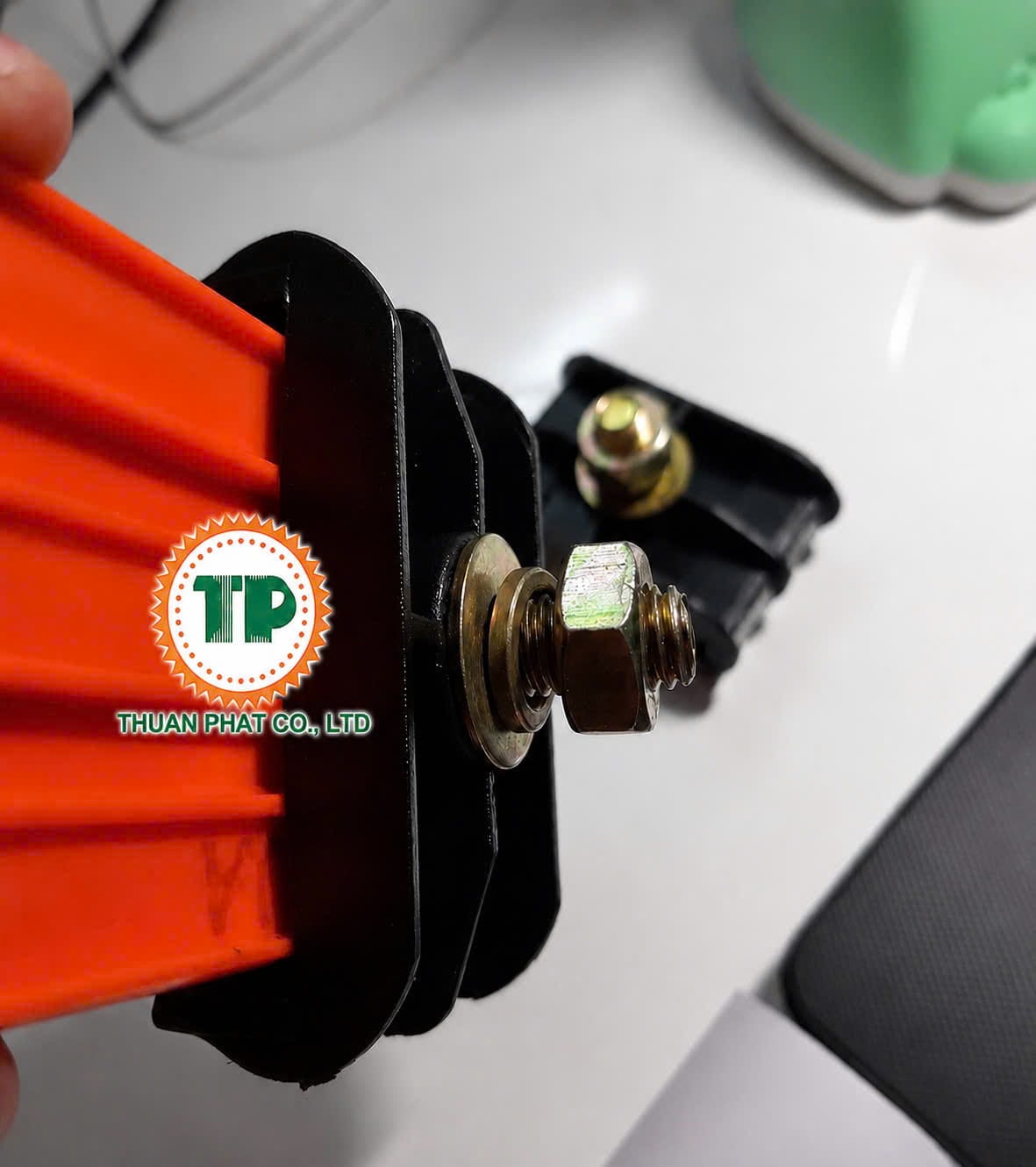 Ray điện an toàn cầu trục 3P-200A Ray điện an toàn cầu trục 3P-200A