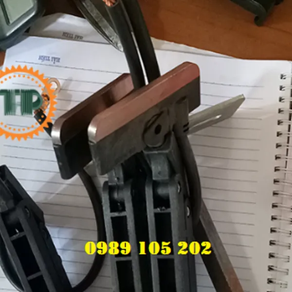 Lá than chổi tiếp điện