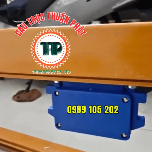 Chổi điện hộp kín 4P100A