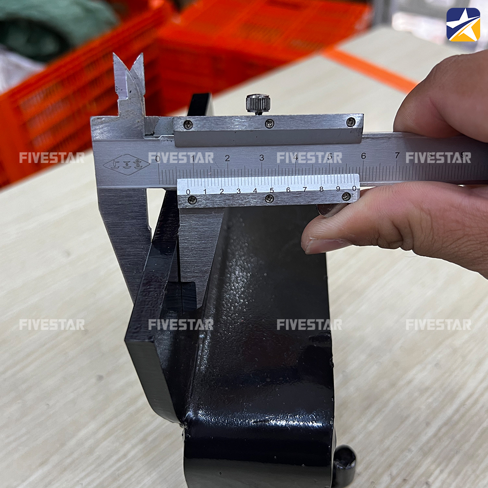 Cảo hông thùng xe tải có độ dày sắt lên đến 8 ly Cảo hông thùng xe tải có độ dày sắt lên đến 8 ly