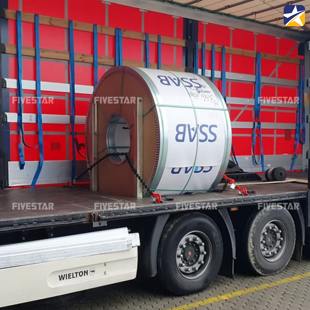 Chở cuộn thép có hệ thống giá đỡ được xem là cách an toàn nhất Chở cuộn thép có hệ thống giá đỡ được xem là cách an toàn nhất