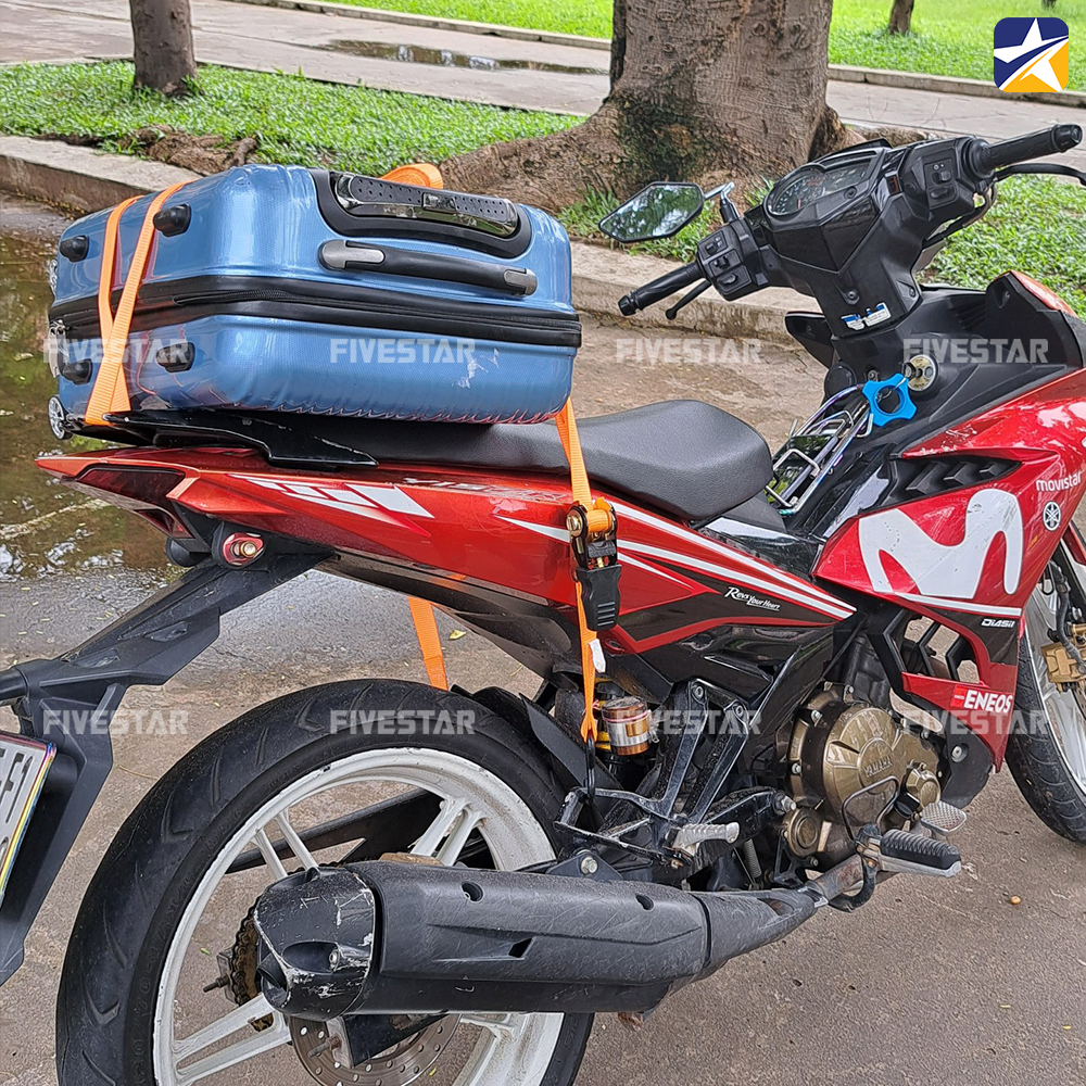 Dây tăng đơ bản 25mm tải 800kg giúp ràng hàng tốt hơn trên xe máy Dây tăng đơ bản 25mm tải 800kg giúp ràng hàng tốt hơn trên xe máy