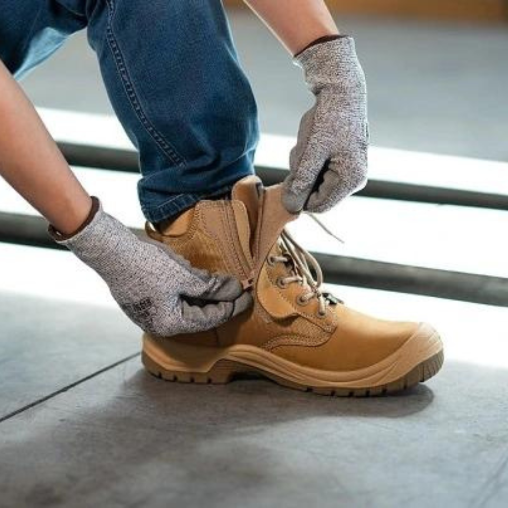 Giày bảo hộ Jogger Rush Camel được trang bị dây kéo khóa tiện lợi Giày bảo hộ Jogger Rush Camel được trang bị dây kéo khóa tiện lợi