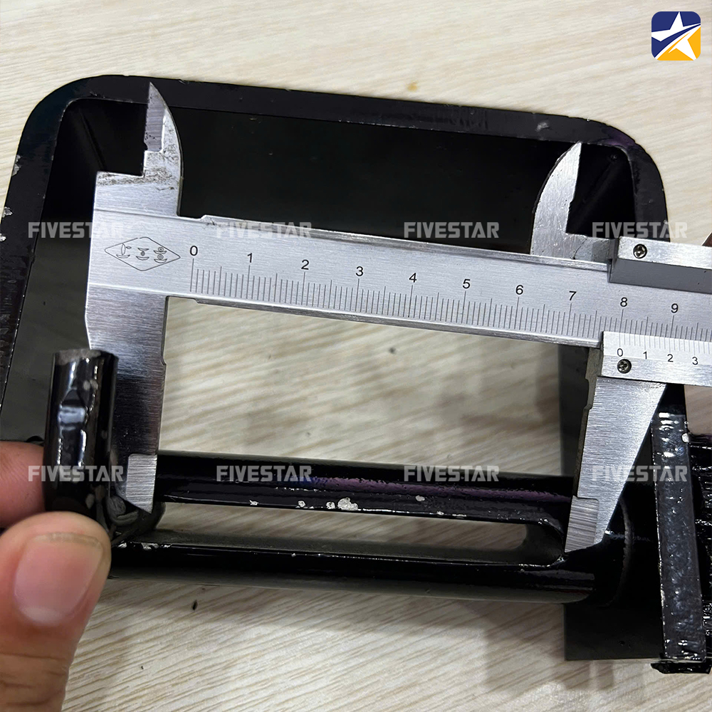 Khe xỏ dây có chiều rộng là 75mm sử dụng được nhiều loại dây đai phổ biến Khe xỏ dây có chiều rộng là 75mm sử dụng được nhiều loại dây đai phổ biến