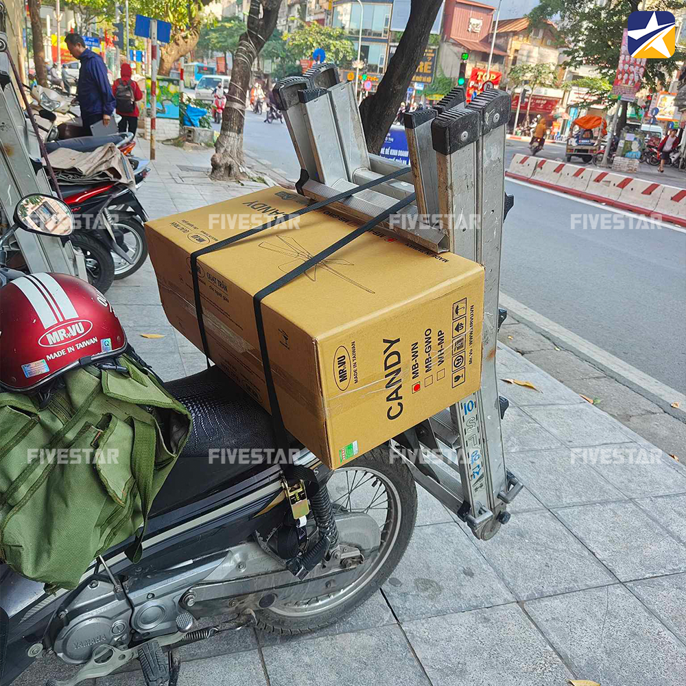 Ràng hàng tải nặng bằng dây tăng đơ bản 25mm móc J trên xe máy Ràng hàng tải nặng bằng dây tăng đơ bản 25mm móc J trên xe máy