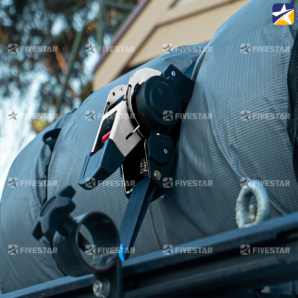 Giúp ràng hàng trên giá nóc xe ô tô Giúp ràng hàng trên giá nóc xe ô tô