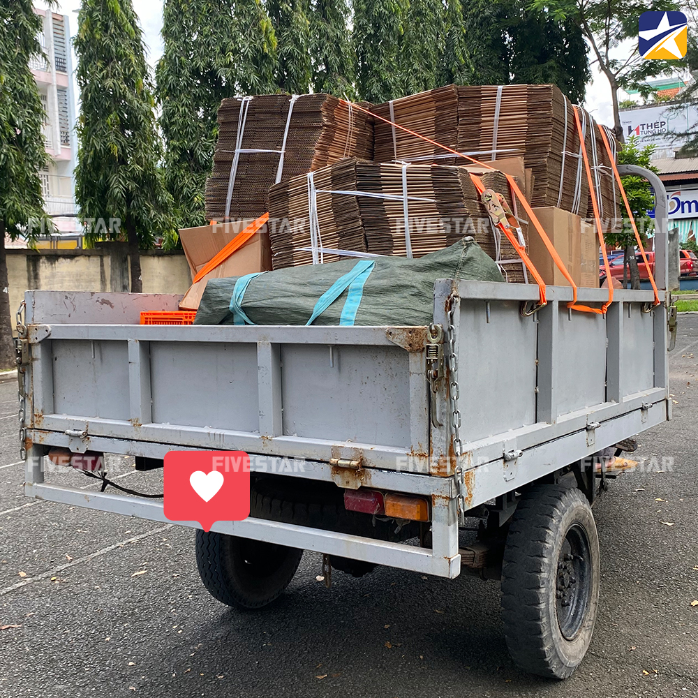 Ràng hàng trên xe ba gác Ràng hàng trên xe ba gác