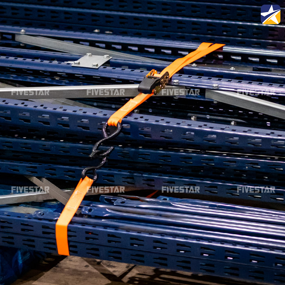 Ràng và cố định sắt thép trong kho Ràng và cố định sắt thép trong kho