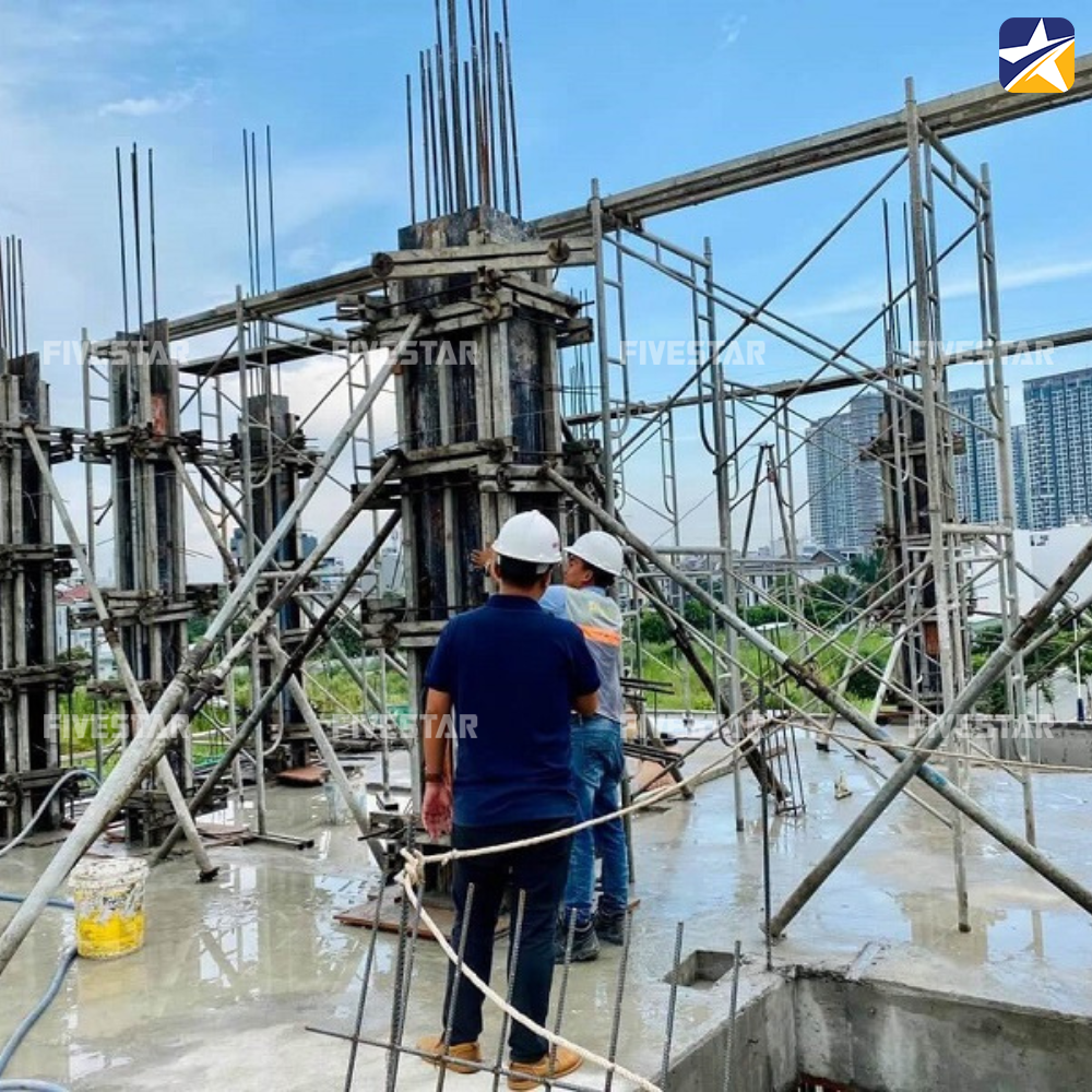Sử dụng các giải pháp cùm trụ truyền thống rất tốn thời gian thi công Sử dụng các giải pháp cùm trụ truyền thống rất tốn thời gian thi công