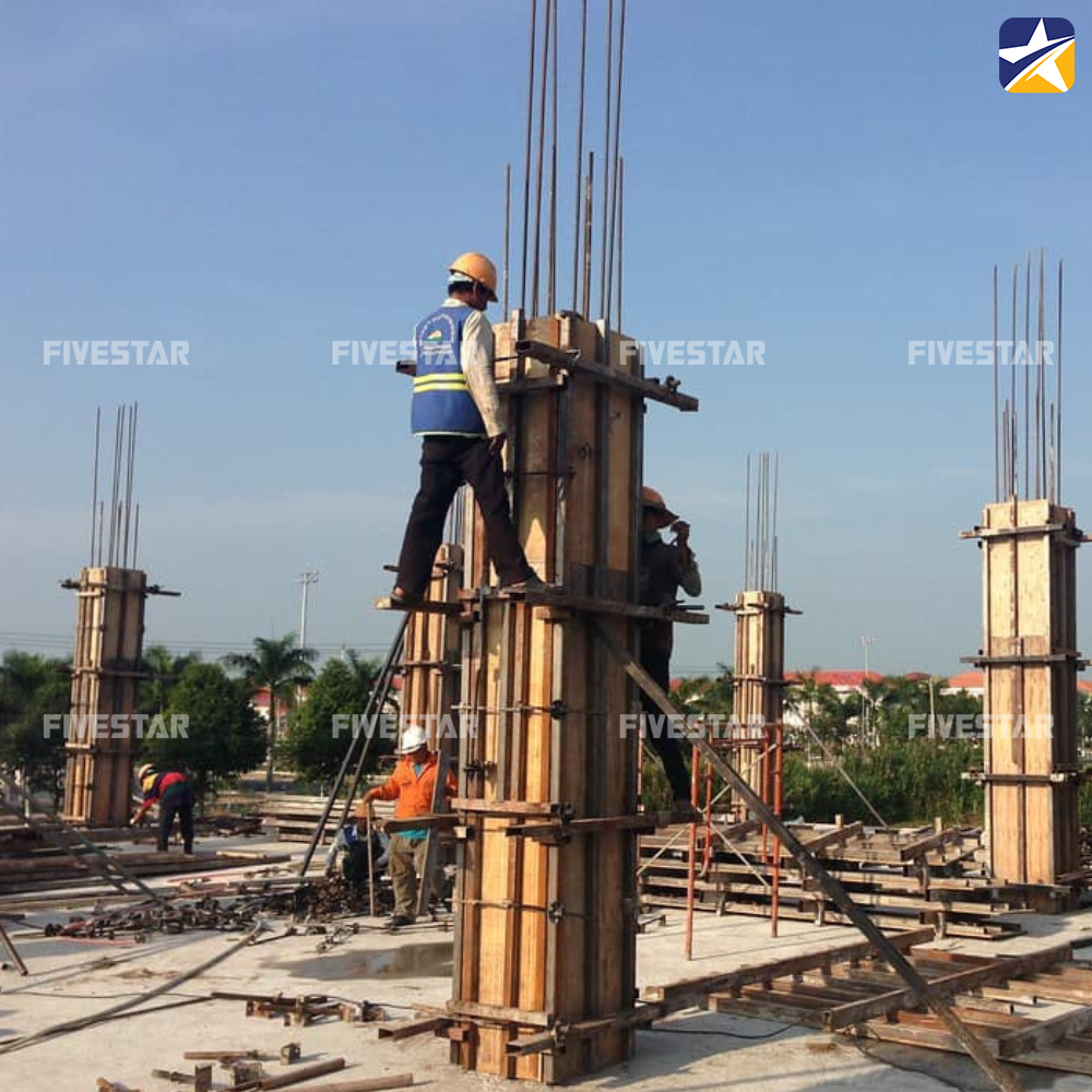 Sử dụng gông cột bằng thép Sử dụng gông cột bằng thép