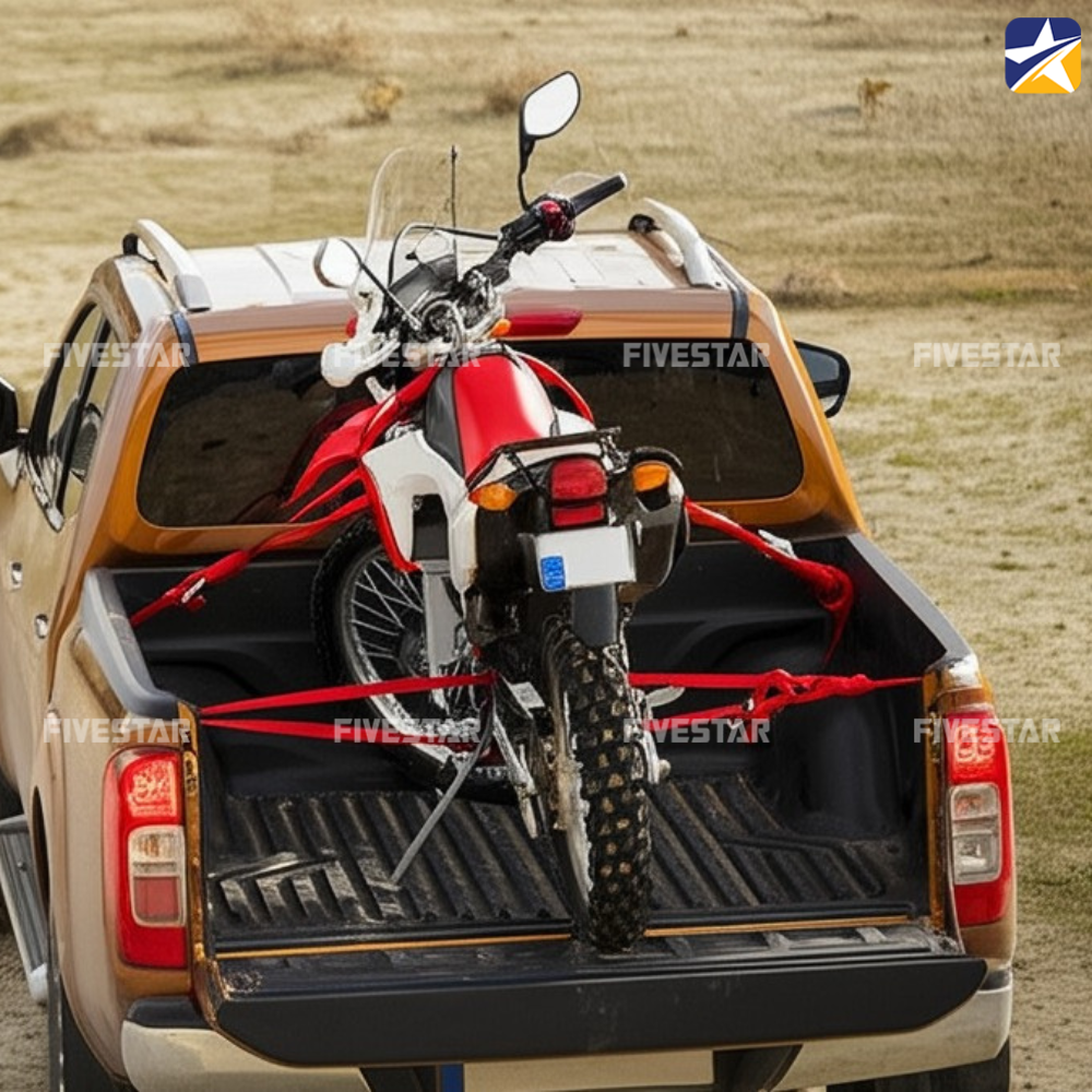 Sử dụng kiểu ràng 4 dây giúp ghì chặt xe ổn định trên thùng xe bán tải Sử dụng kiểu ràng 4 dây giúp ghì chặt xe ổn định trên thùng xe bán tải