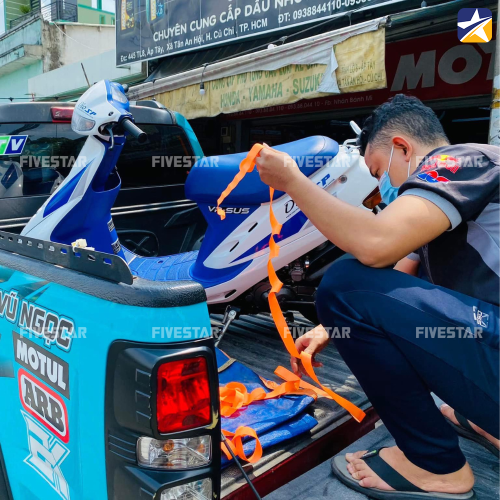 Sử dụng số lượng dây tăng đơ nhiều hơn 4 dây để việc chằng buộc được an toàn nhất Sử dụng số lượng dây tăng đơ nhiều hơn 4 dây để việc chằng buộc được an toàn nhất