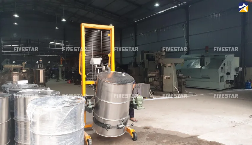 Xe Nâng Thùng Phuy: Giải Pháp Vận Chuyển An Toàn & Hiệu Quả