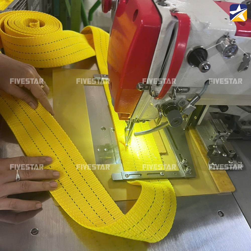 Tỉ mỉ trong từng đường may cho ra thành phẩm dây cáp vải đẹp và hoàn thiện nhất Tỉ mỉ trong từng đường may cho ra thành phẩm dây cáp vải đẹp và hoàn thiện nhất