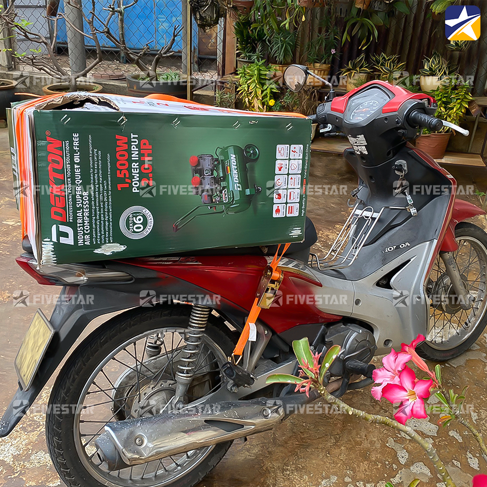 Hàng hoá được buộc chắc chắn bằng dây tăng đơ Hàng hoá được buộc chắc chắn bằng dây tăng đơ