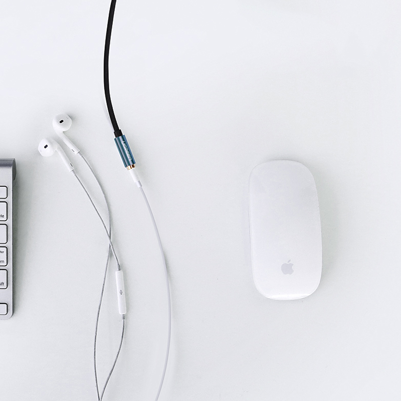 Cáp âm thanh nối dài 3.5mm 3 khấc dài 2M Ugreen 40675 Cáp âm thanh nối dài 3.5mm 3 khấc dài 2M Ugreen 40675