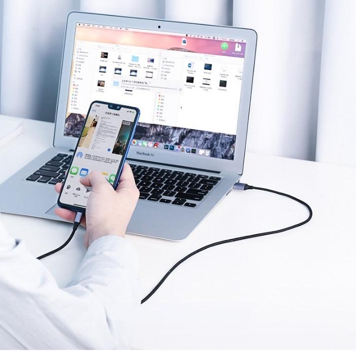 Cáp USB 2.0 sang Micro USB màu đen vỏ nhôm dài 1.5M Ugreen 60147 Cáp USB 2.0 sang Micro USB màu đen vỏ nhôm dài 1.5M Ugreen 60147