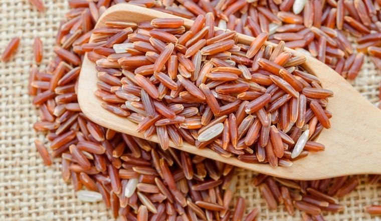 Gạo lứt, còn được gọi là gạo hạt lứt hay gạo lức, là loại gạo đã được bỏ vỏ nhưng vẫn giữ lại lớp cám màu nâu bên ngoài. Gạo lứt, còn được gọi là gạo hạt lứt hay gạo lức, là loại gạo đã được bỏ vỏ nhưng vẫn giữ lại lớp cám màu nâu bên ngoài.