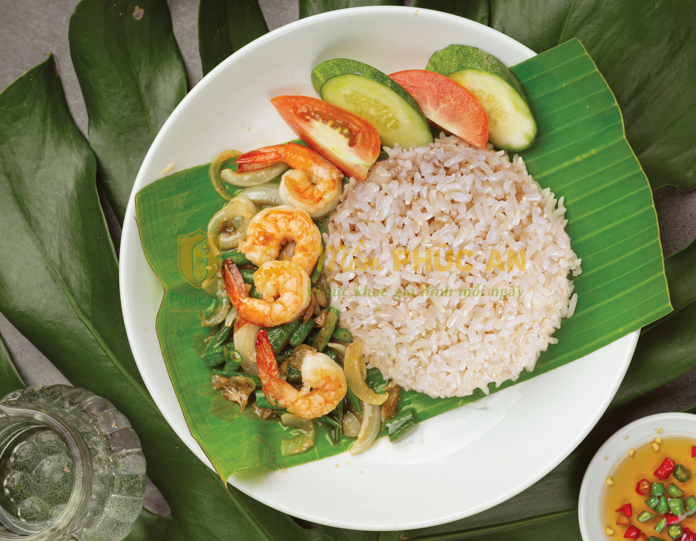 Khi kết hợp gạo mầm với thịt gia cầm, ta có một bữa ăn giàu protein và chất xơ Khi kết hợp gạo mầm với thịt gia cầm, ta có một bữa ăn giàu protein và chất xơ