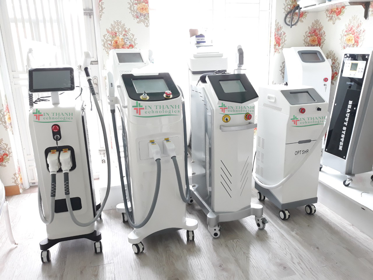 Hình chụp các máy móc, thiết bị spa tại Tín Thành Hình chụp các máy móc, thiết bị spa tại Tín Thành