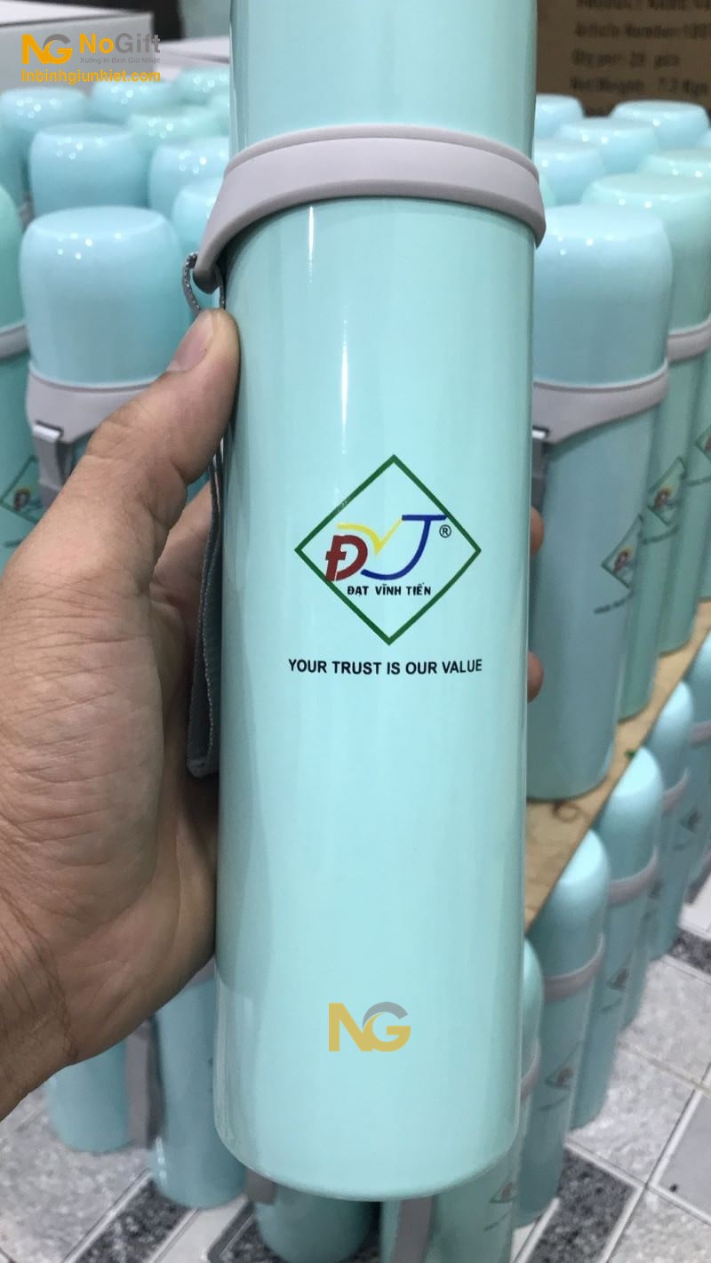Bình giữ nhiệt khắc tên HCM Bình giữ nhiệt khắc tên HCM