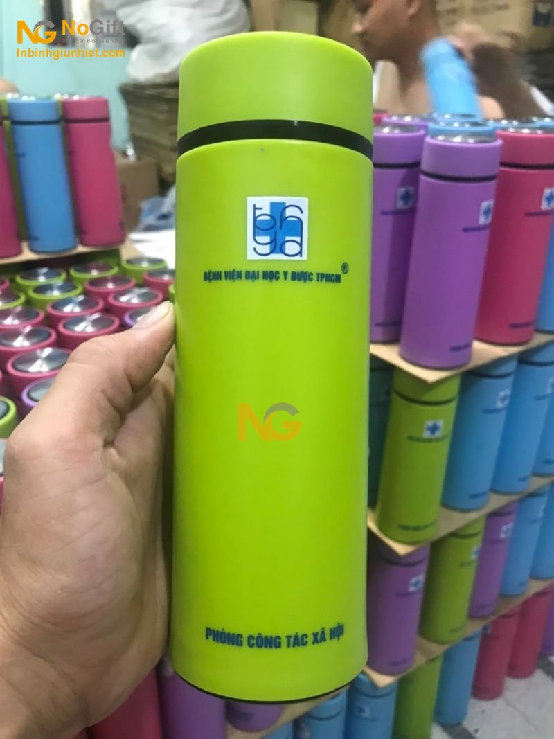 Bình nước giữ nhiệt khắc tên Bình nước giữ nhiệt khắc tên