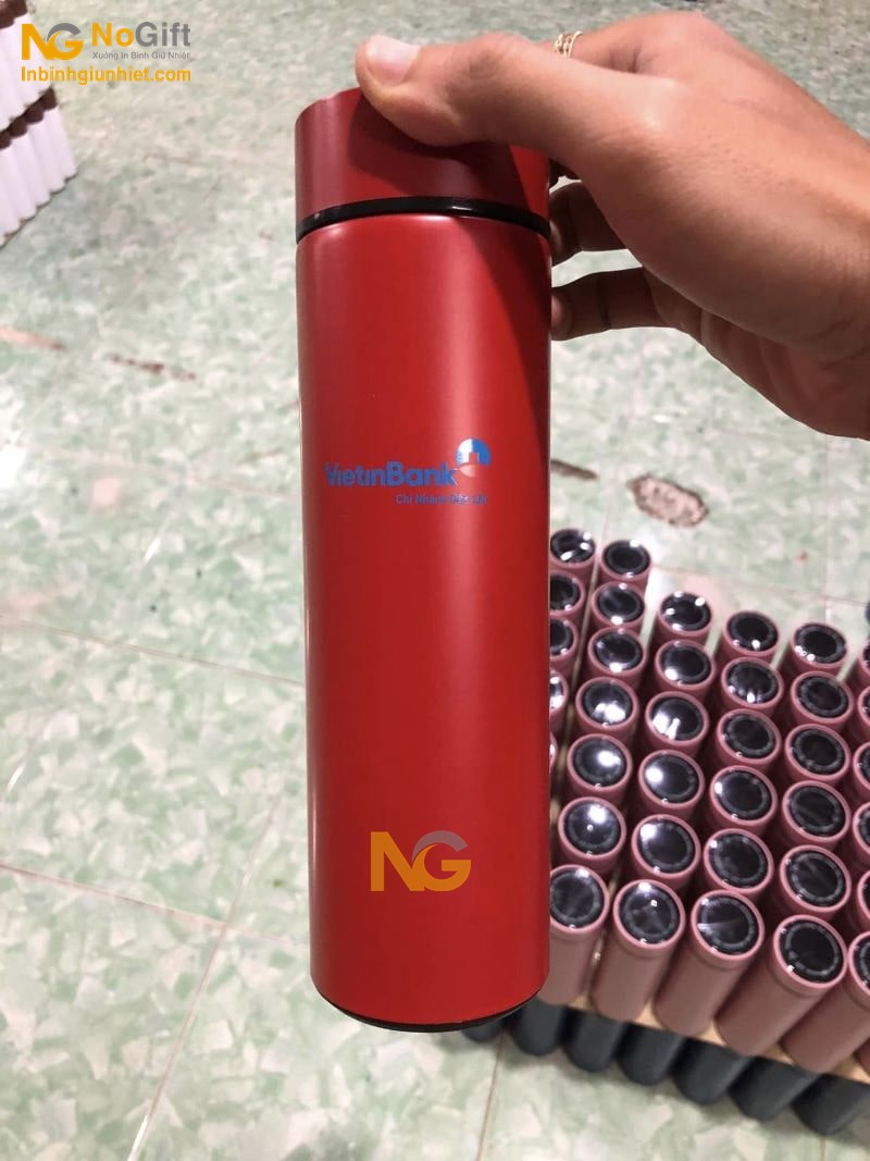 Bình nước khắc tên  Bình nước khắc tên