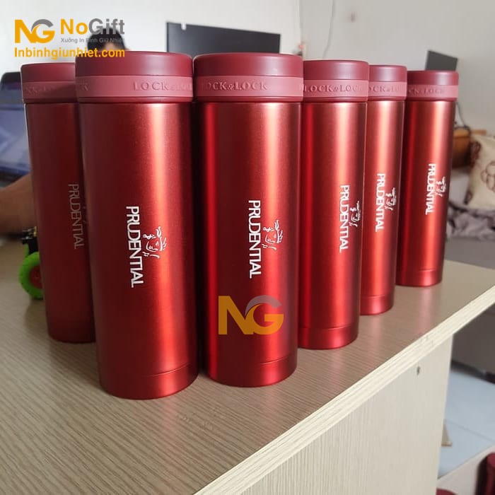 Bình nước khắc tên theo yêu cầu Bình nước khắc tên theo yêu cầu