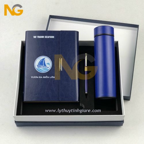 Bình giữ nhiệt quà tặng in logo doanh nghiệp sổ tay bút bi màu xanh dương Bình giữ nhiệt quà tặng in logo doanh nghiệp sổ tay bút bi màu xanh dương