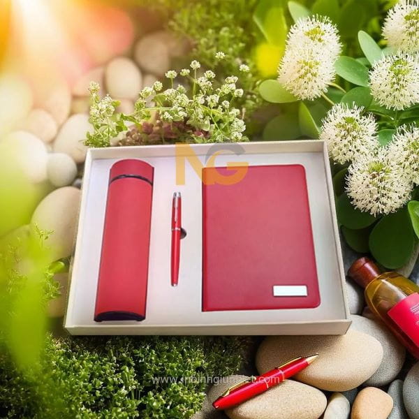 Bình giữ nhiệt quà tặng in logo doanh nghiệp sổ tay bút bi màu đỏ Bình giữ nhiệt quà tặng in logo doanh nghiệp sổ tay bút bi màu đỏ