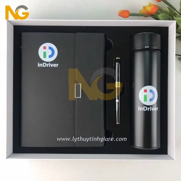 Bình giữ nhiệt quà tặng in logo sổ tay bút bi màu đen