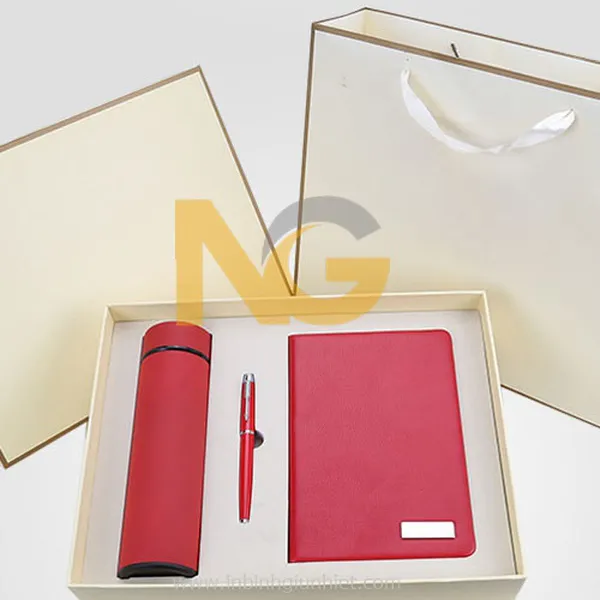 Bình giữ nhiệt quà tặng in logo sổ tay bút bi màu đỏ