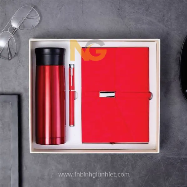 Bình giữ nhiệt quà tặng in logo sổ tay bút bi màu đỏ