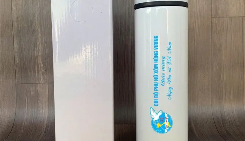 Giá bình giữ nhiệt khắc tên theo yêu cầu tại TPHCM rẻ hay mắc