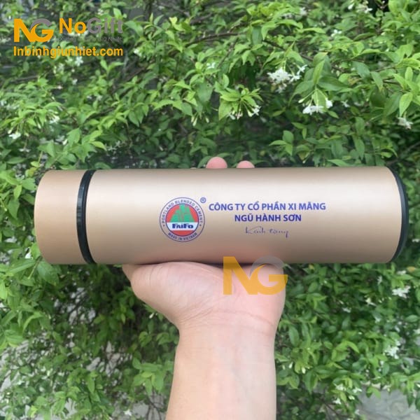 Xưởng sản xuất bình giữ nhiệt màu vàng gold khắc tên theo yêu cầu Xưởng sản xuất bình giữ nhiệt màu vàng gold khắc tên theo yêu cầu
