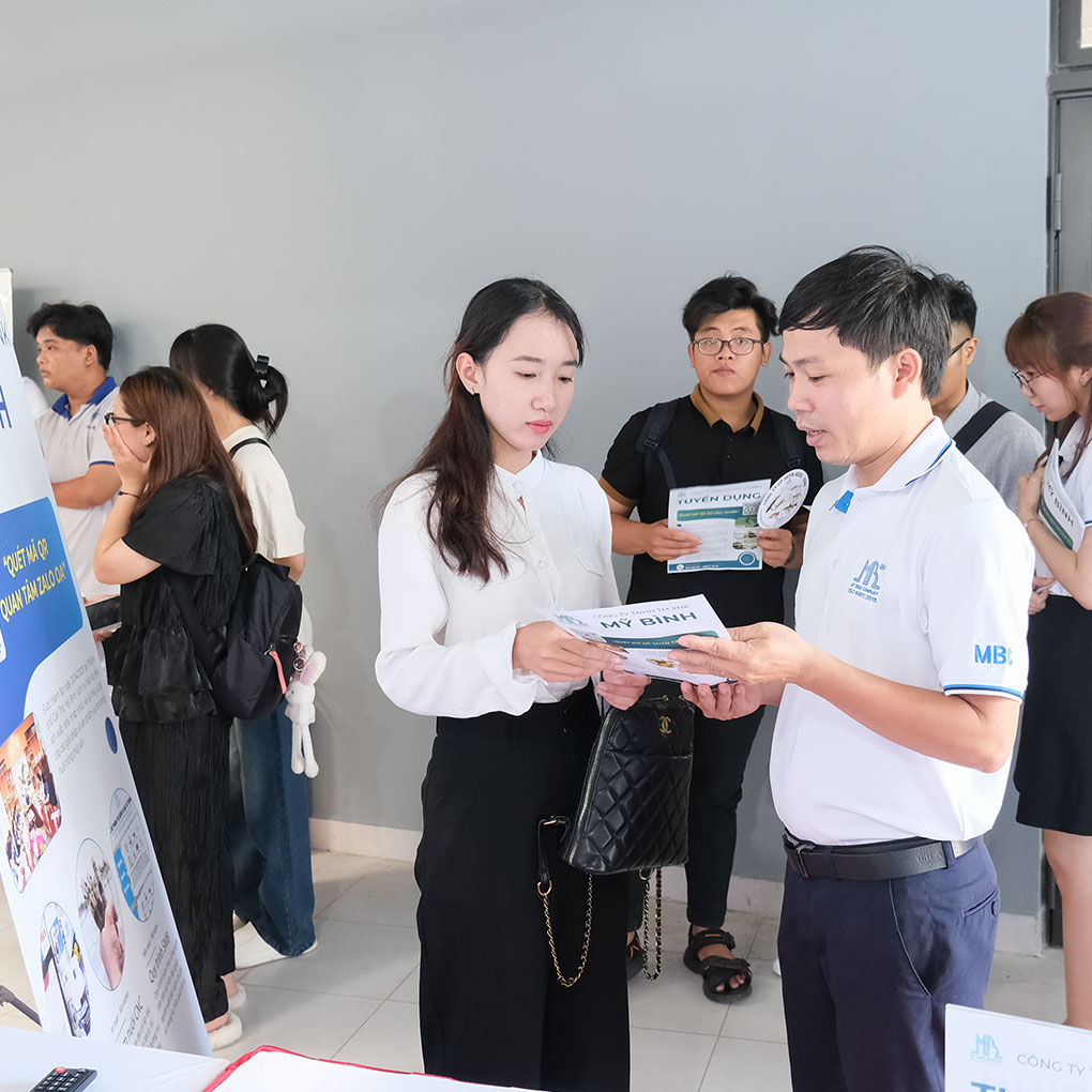 Mỹ Bình tham gia ngày hội việc làm cho sinh viên